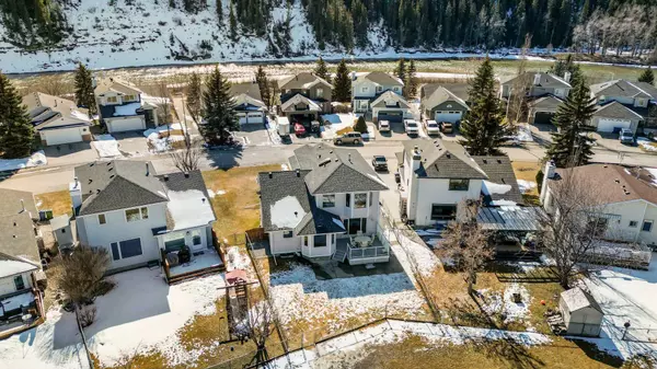 Cochrane, AB T4C 1K4,83 Riverview CIR