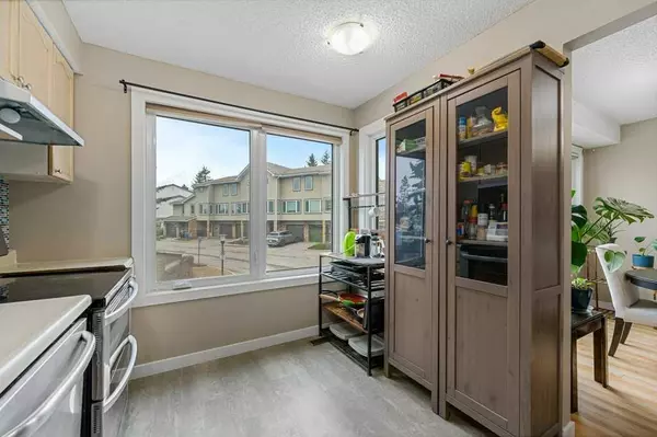 Calgary, AB T3H 2V9,10 Coachway GDNS SW