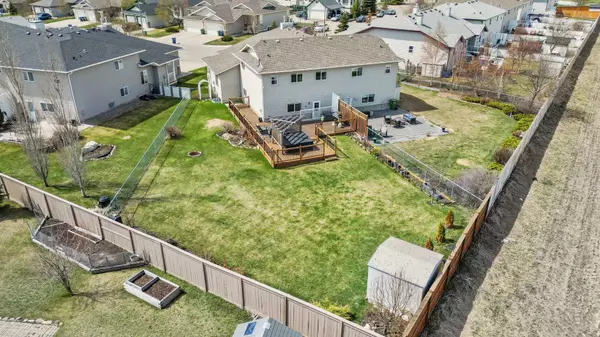 Airdrie, AB T4B 3E1,523 Stonegate WAY NW