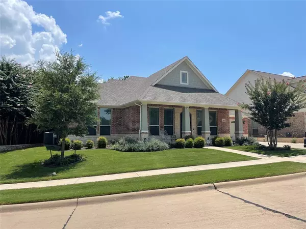 300 Turner Circle, Granbury, TX 76048