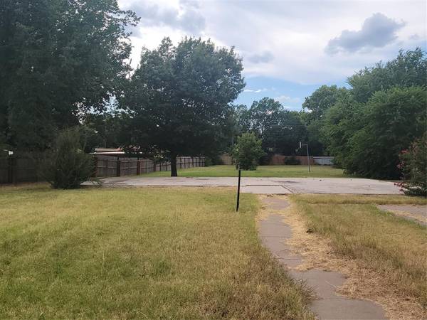 1312 South Rodgers Drive, Graham, TX 76450