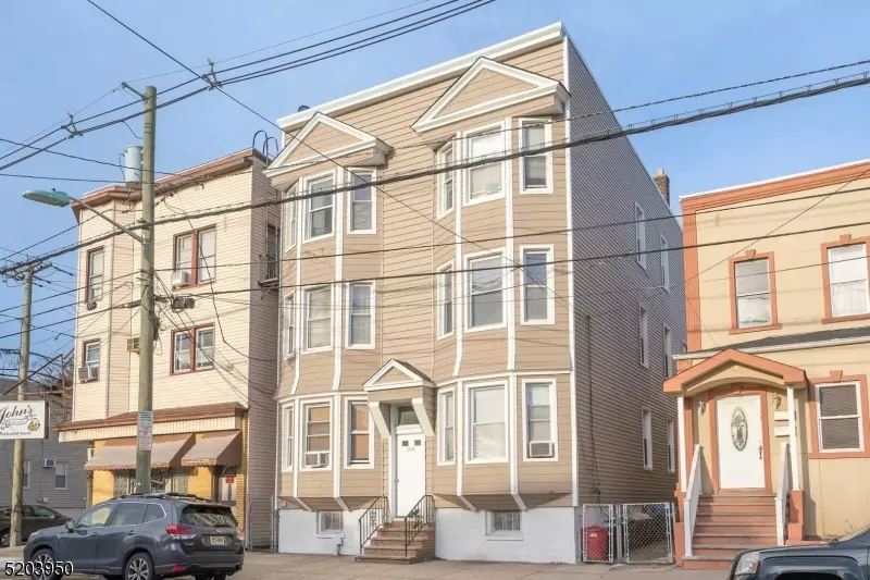 349 Avenue E, Bayonne City, NJ 07002