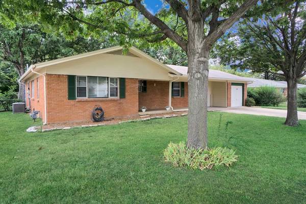 1221 Bradford Drive, Hurst, TX 76053