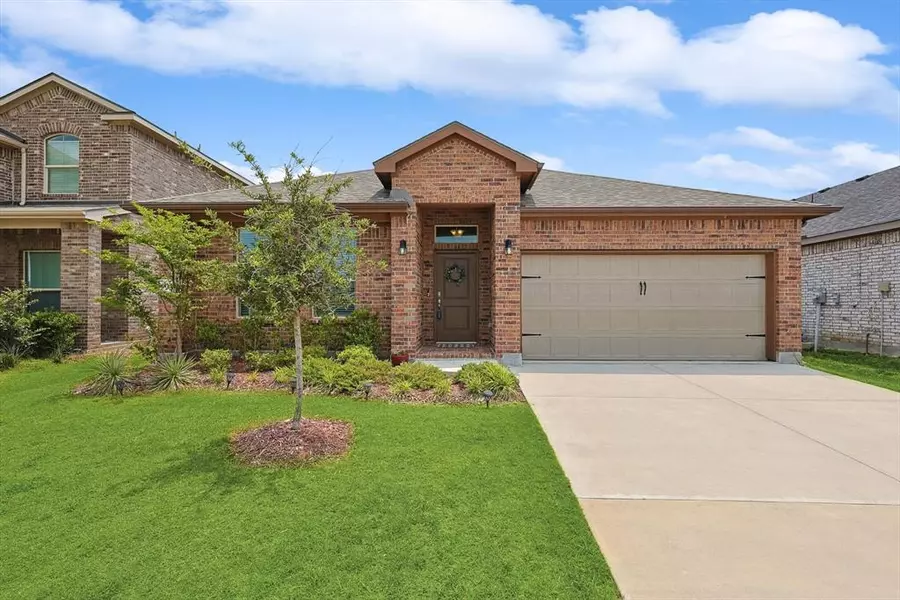 4801 Prairie Creek Trail, Fort Worth, TX 76179