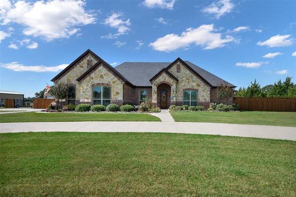 6132 Hidden Oaks Drive, Quinlan, TX 75474