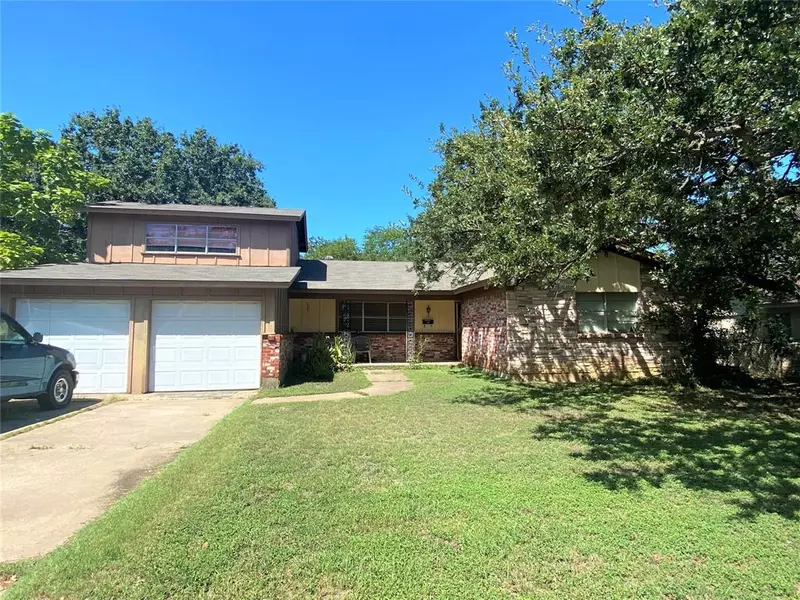 3429 Falcon Drive, Forest Hill, TX 76119