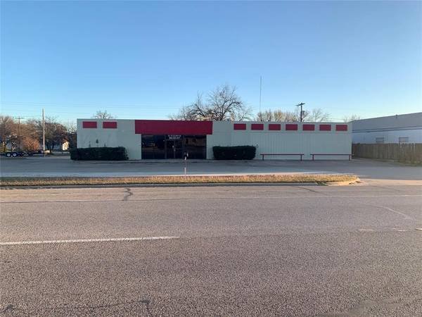 301 W Highway 82, Nocona, TX 76255