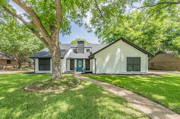 518 W Verde Woods Street,  Grand Prairie,  TX 75052