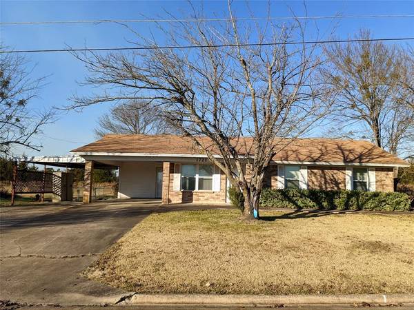 1721 Horseshoe, Clarksville, TX 75426