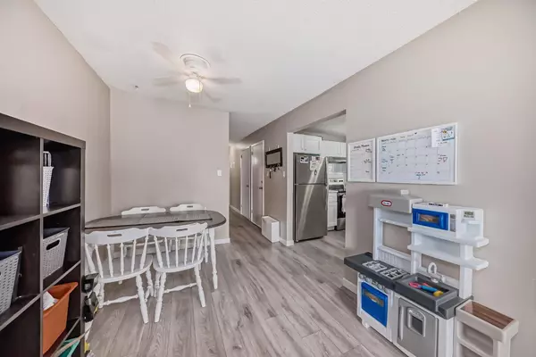 Calgary, AB T3B 1V2,7407 36 AVE NW