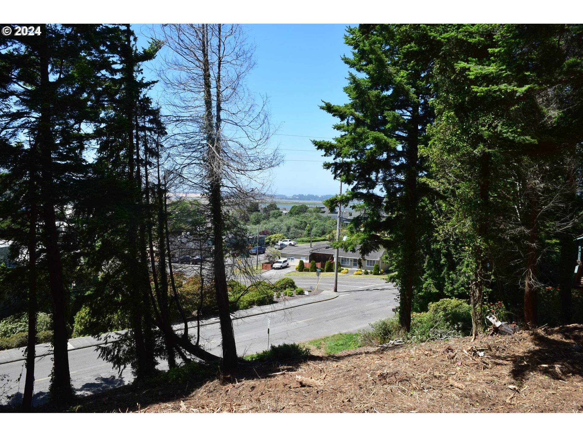 North Bend, OR 97459,2270 HAMILTON DR