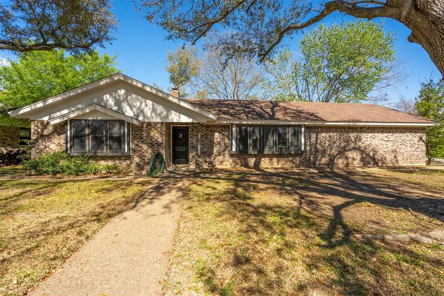 921 Stonelake Drive, Cleburne, TX 76033