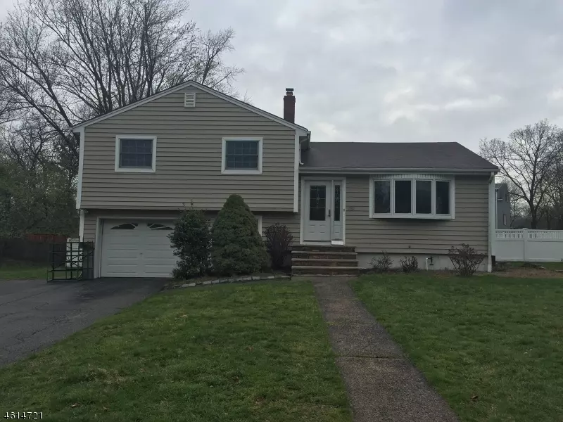 39 Asmus Rd, Closter Boro, NJ 07624