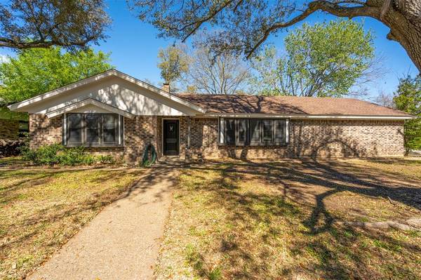 921 Stonelake Drive, Cleburne, TX 76033