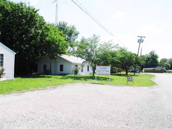 Bonham, TX 75418,103 E Denison Avenue