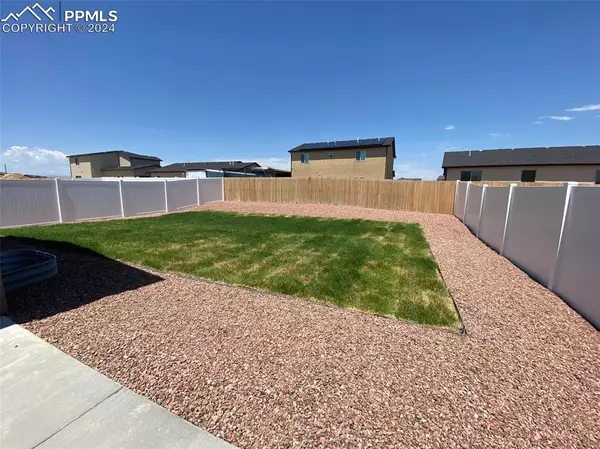 Pueblo, CO 81008,5229 Crested Hill