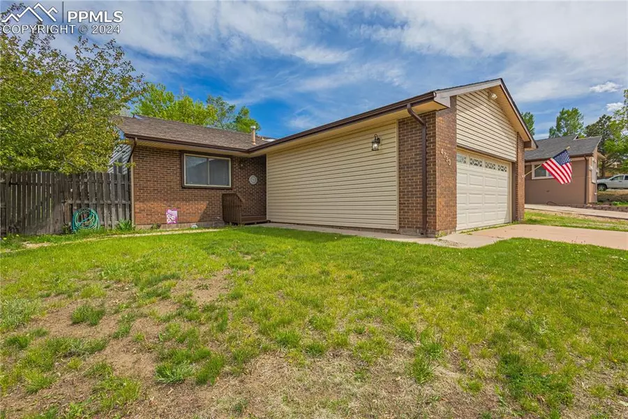 4733 Yarrow PL, Colorado Springs, CO 80917