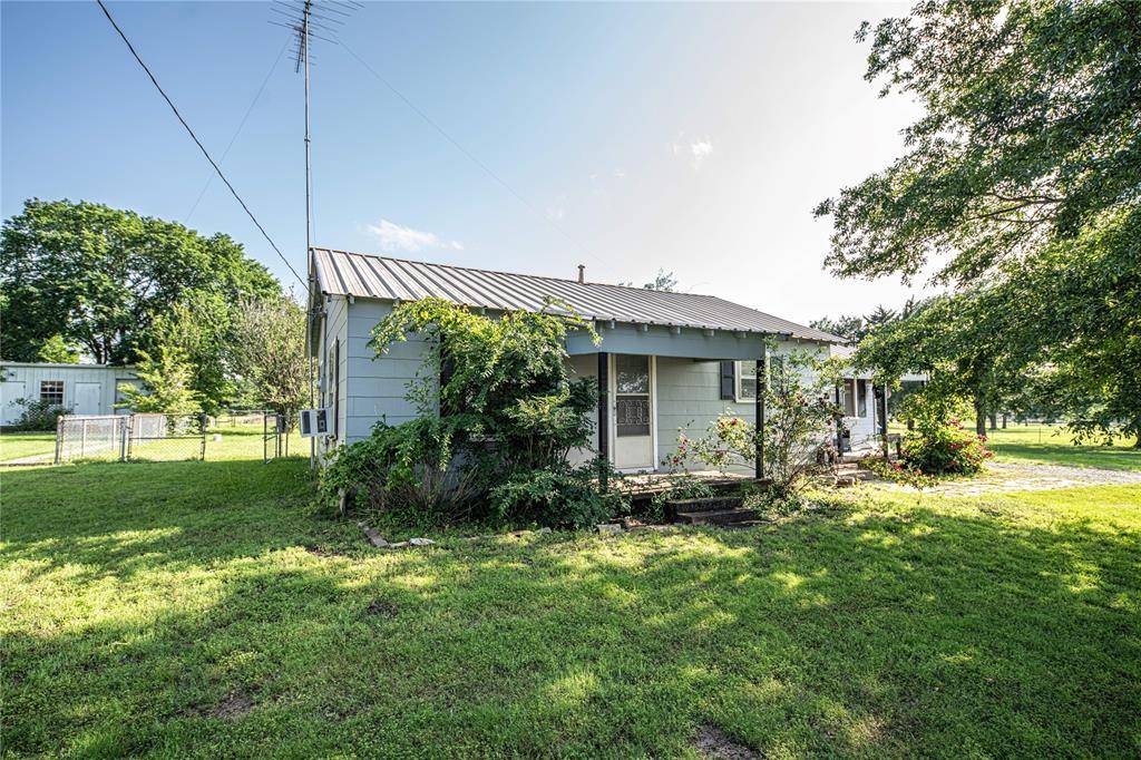 704 W Main Street,  Campbell,  TX 75422