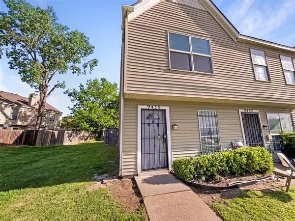 9439 Olde Village Court, Dallas, TX 75227