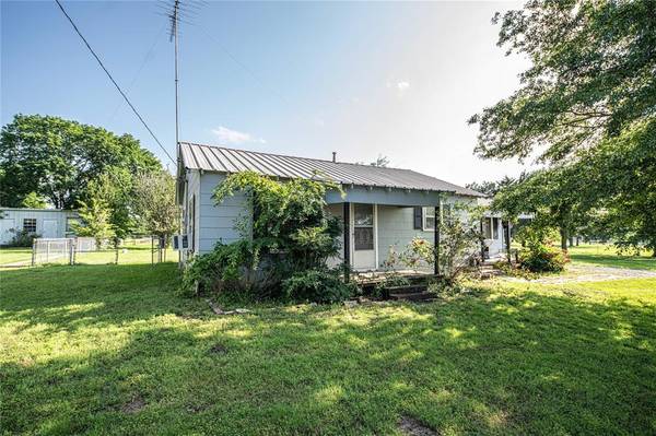 704 W Main Street,  Campbell,  TX 75422