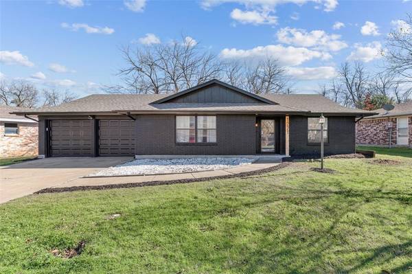 1221 Tanglewood Drive, Cleburne, TX 76033