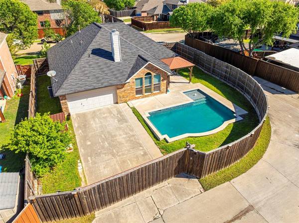 8006 Freeman Drive,  Rowlett,  TX 75089