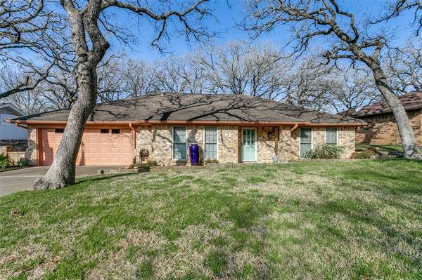 2233 Cambridge Drive, Hurst, TX 76054