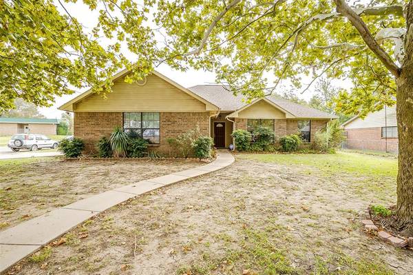 351 Lasalle Drive, Van Alstyne, TX 75495