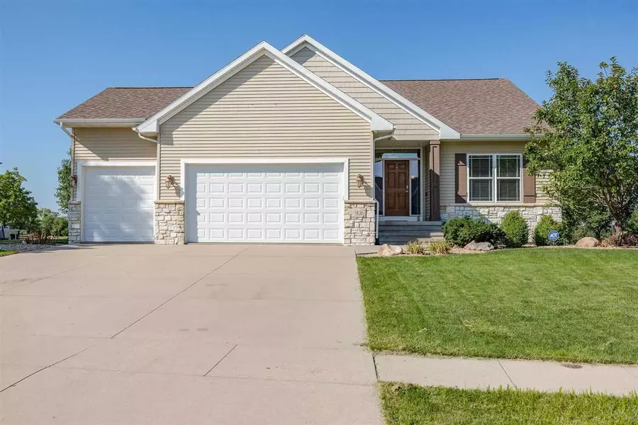 5830 Stags Leap Ln, Marion, IA 52302