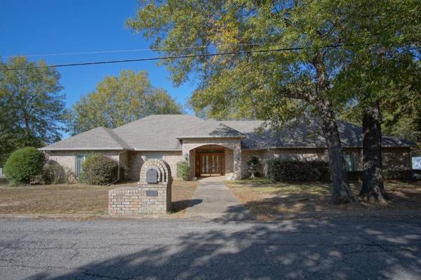 3735 Lakeshore Drive, Reno, TX 75462