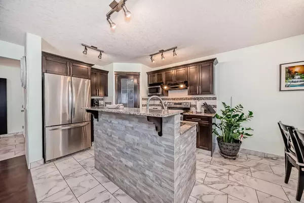 Airdrie, AB T4B 3K6,874 Canoe GN SW