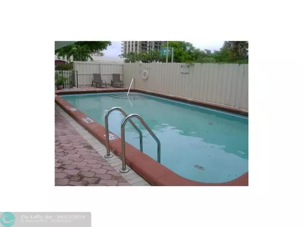 Fort Lauderdale, FL 33308,3000 N OCEAN BL  #407