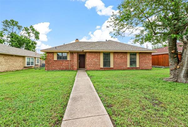 2205 Rockbluff Drive, Rowlett, TX 75088