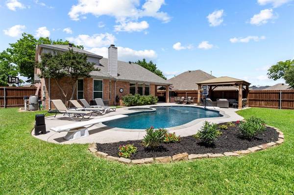 7800 Woodhaven Drive, North Richland Hills, TX 76182