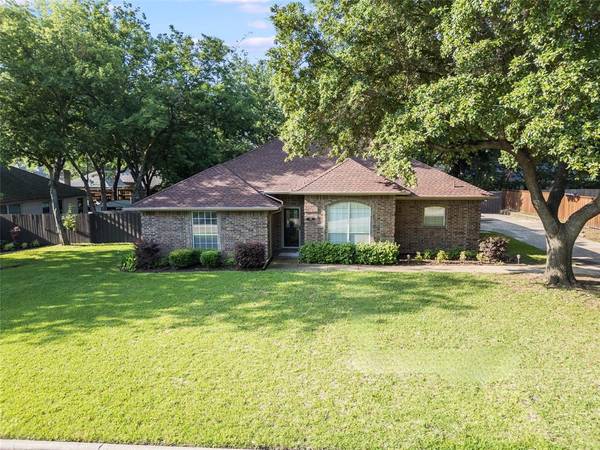 1315 Dahlia Drive,  Grand Prairie,  TX 75052