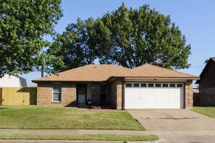 2558 Seven Hills, Grand Prairie, TX 75052