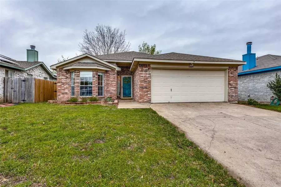 4224 Broken Arrow Road, Fort Worth, TX 76137