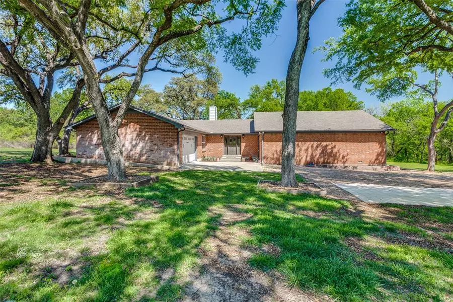 2113 Adams Lane S, Azle, TX 76020