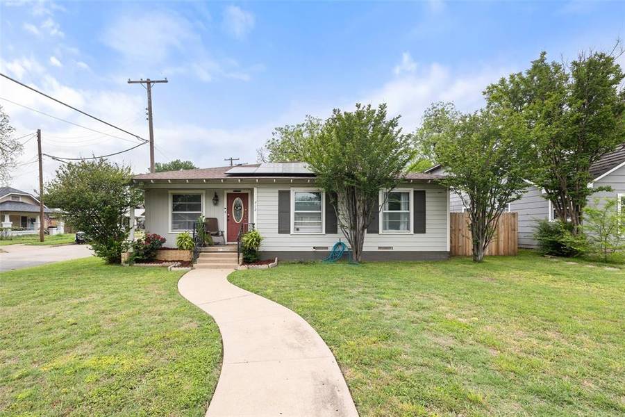 712 Featherston Street, Cleburne, TX 76033