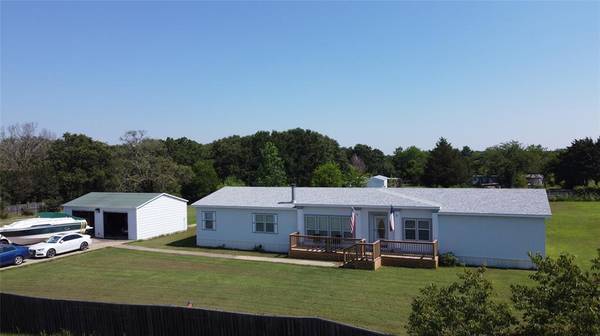 2496 Oakwood Drive, Wills Point, TX 75169