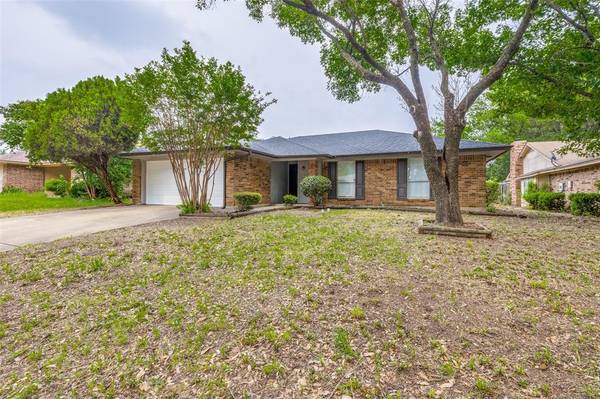 5311 Pampas Court, Arlington, TX 76018