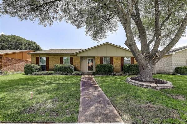 8906 Westfield Drive, Rowlett, TX 75088