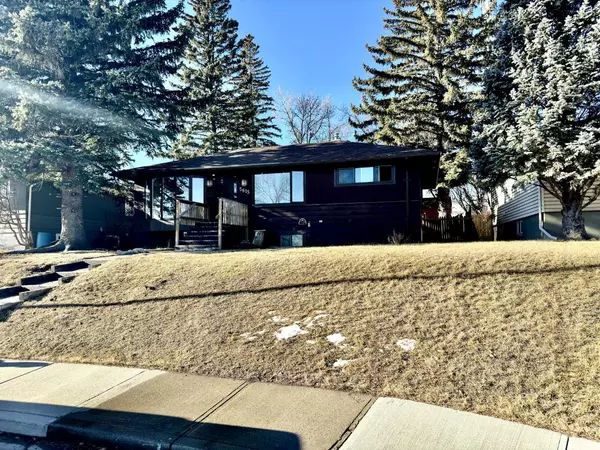 Calgary, AB T2K3E6,5615 Thorndale PL NW