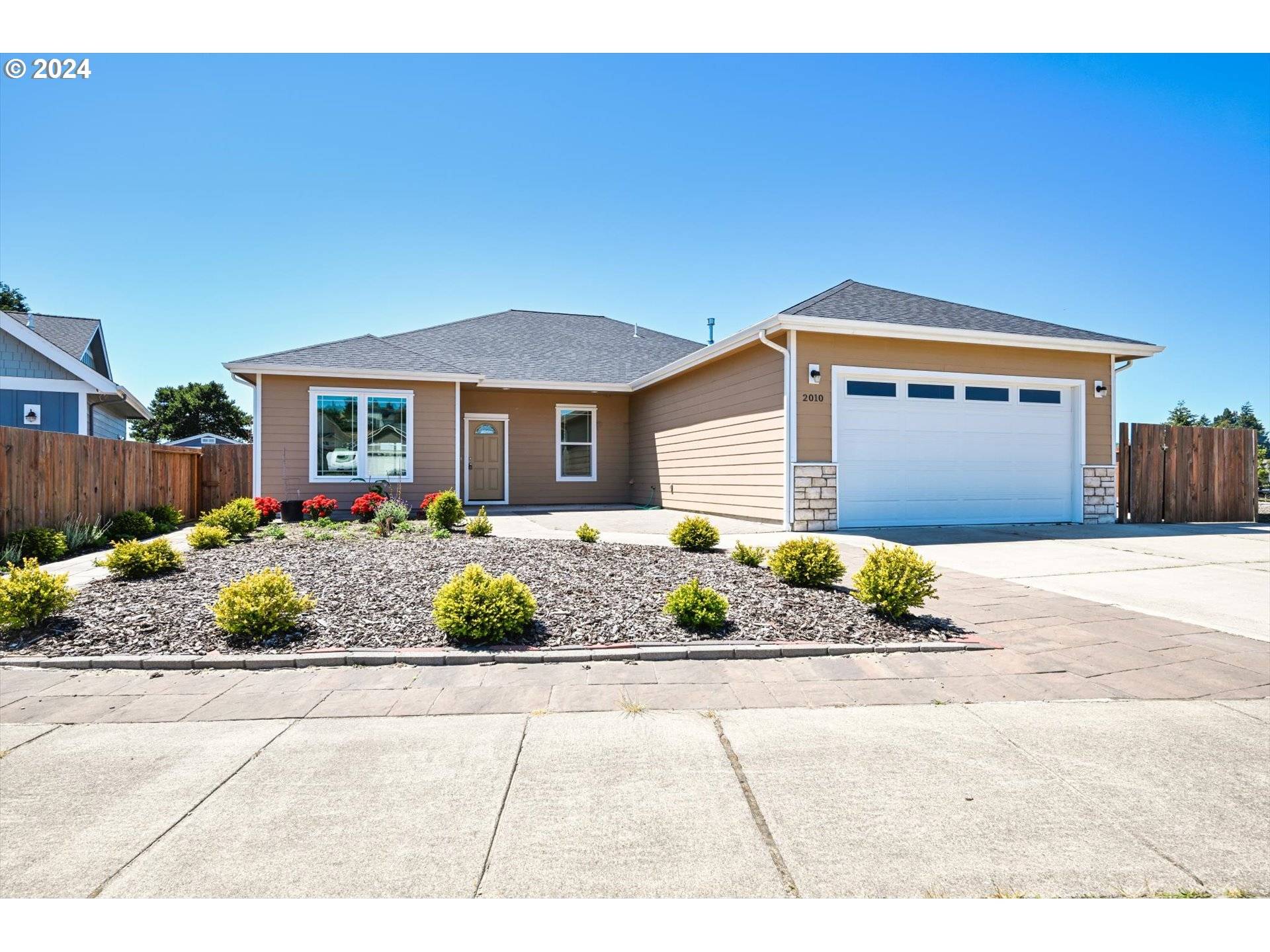 2010 ROOSEVELT LOOP, North Bend, OR 97459