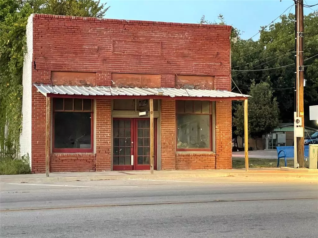 Quinlan, TX 75474,100 W Main Street W