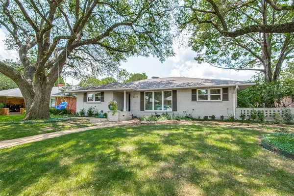 Dallas, TX 75214,6210 Saint Albans Drive