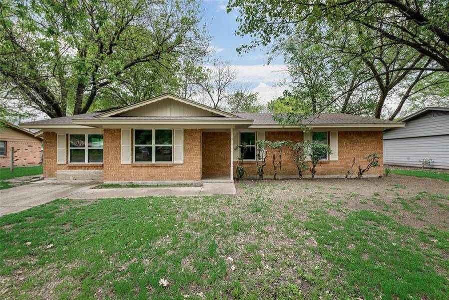 1300 Austin Drive, Ennis, TX 75119