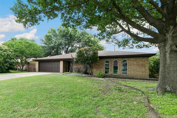 5600 Jamaica Circle, North Richland Hills, TX 76180