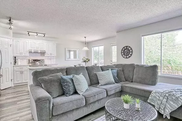 Calgary, AB T2Z 3B1,414 Douglas Woods Mews SE