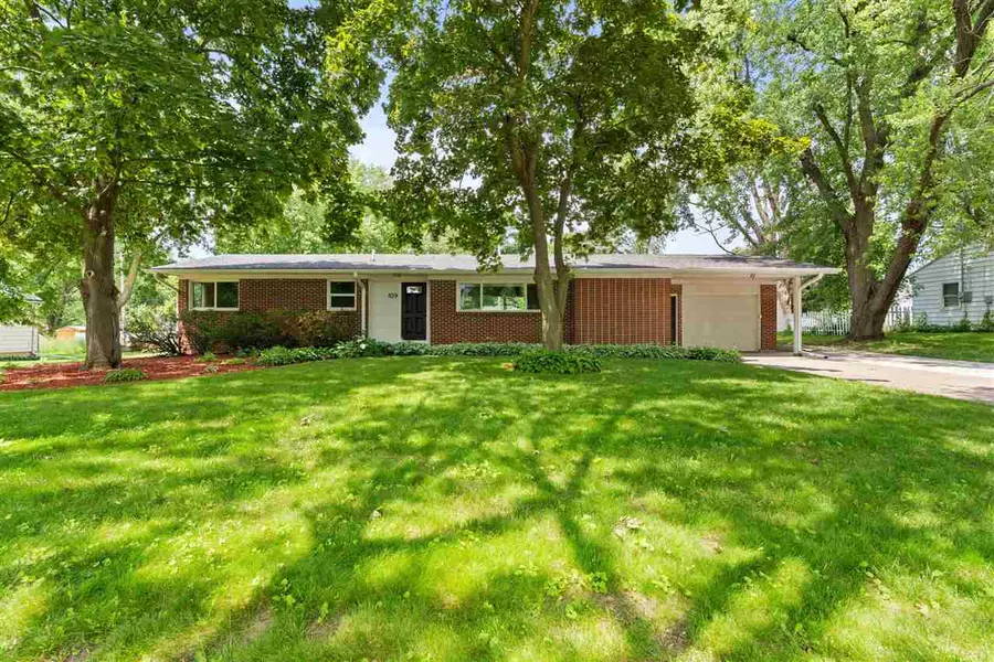 829 4th Street, Kalona, IA 52247